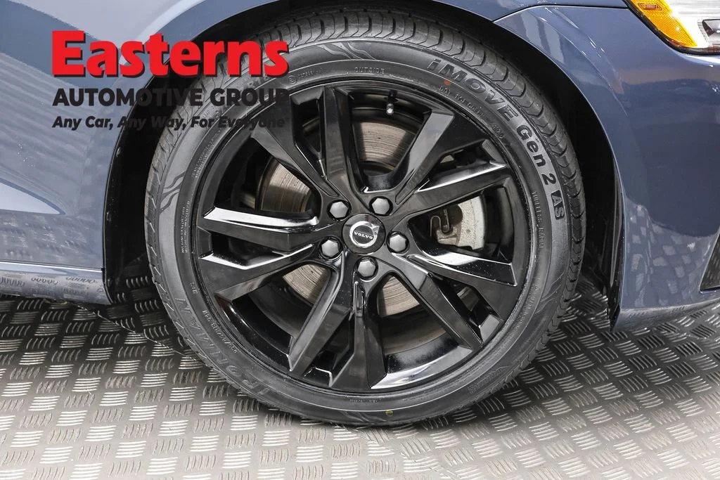 Used 2024 Gray Volvo B5 Core Dark Theme image 30