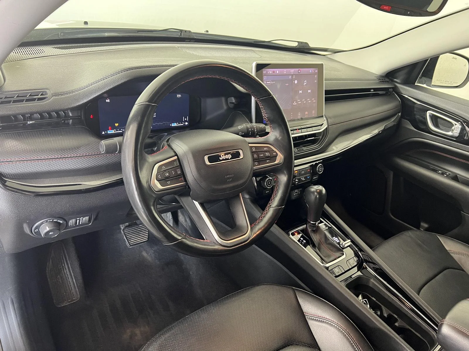 Used 2022  Jeep Trailhawk image 5