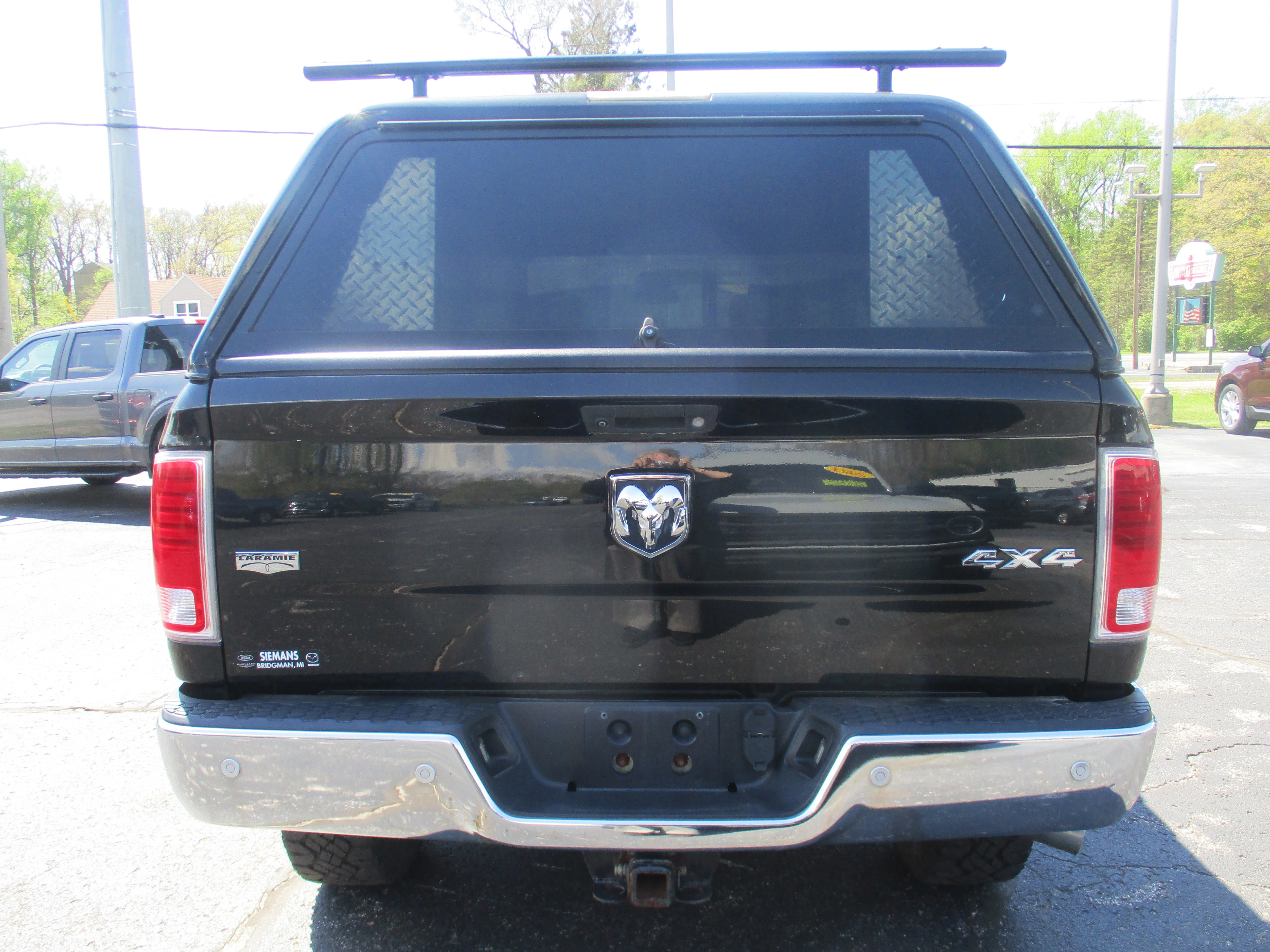 Used 2016 Brilliant Black Crystal Pearlcoat Ram Laramie image 8