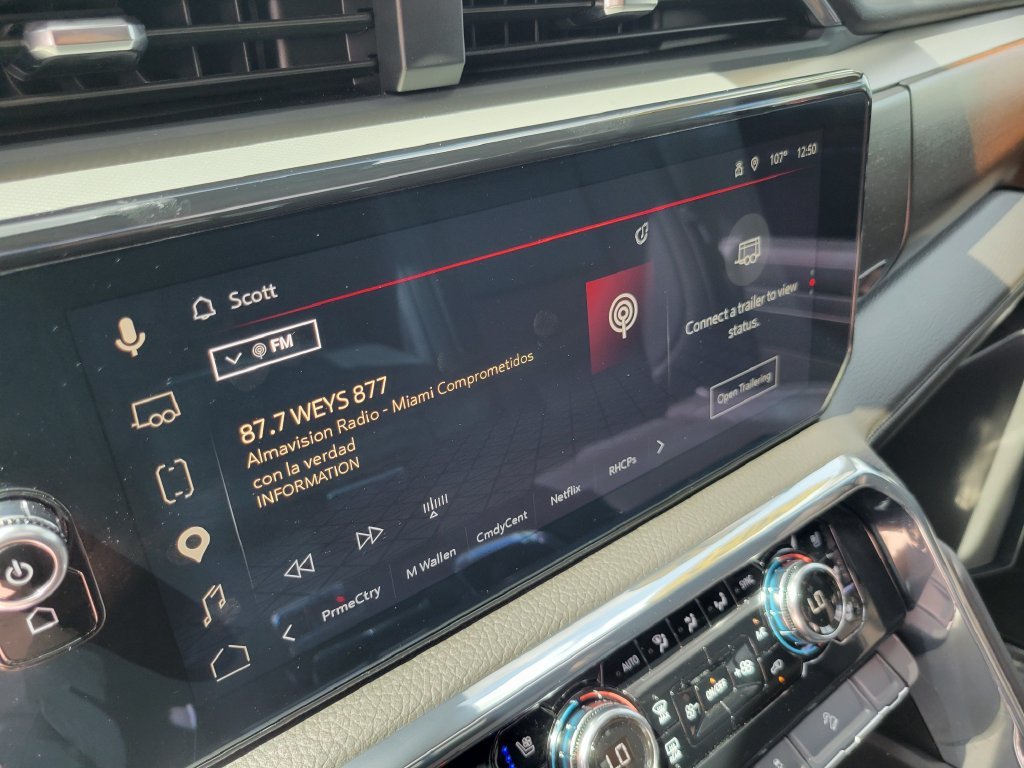 Used 2025 Silver GMC Denali image 27