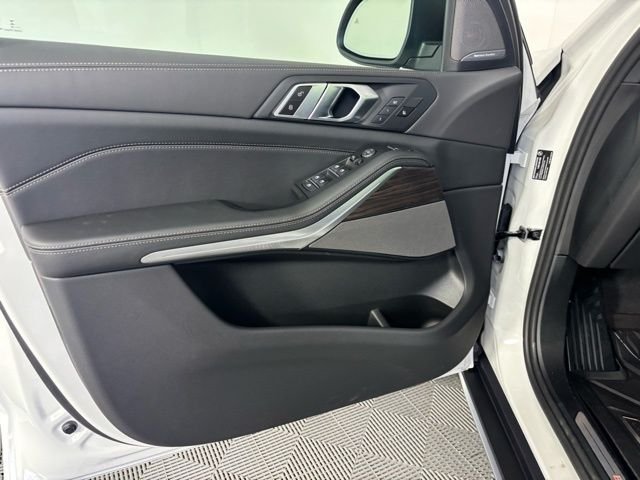 New 2026 White BMW xDrive40i image 15