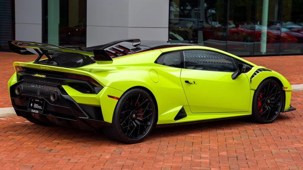 Used 2022 Verde Scandal Metallic Lamborghini Base image 7