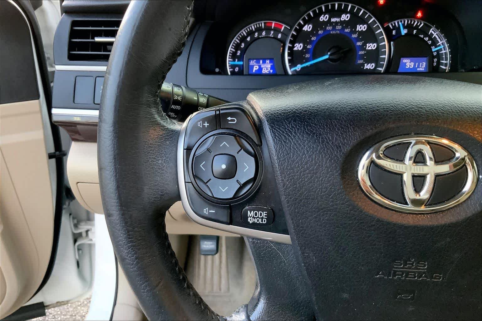 Used 2014 Blizzard Pearl Toyota XLE image 22