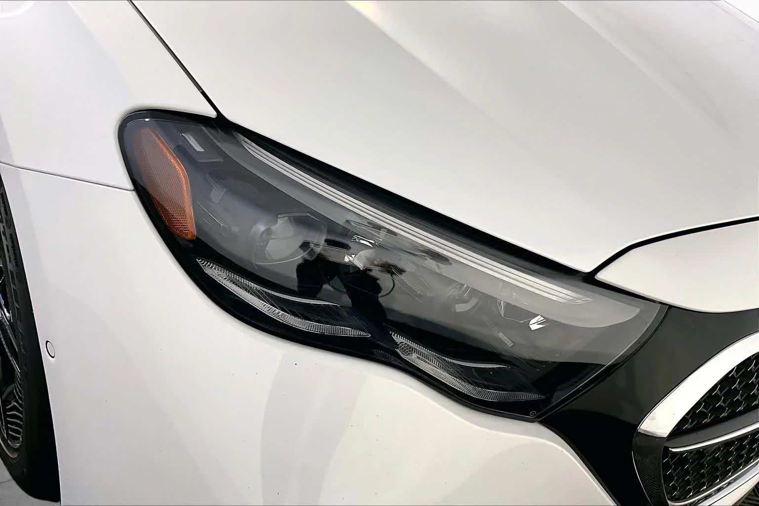 New 2027 MANUFAKTUR Moonlight White Metallic Mercedes-Benz E 450 image 16