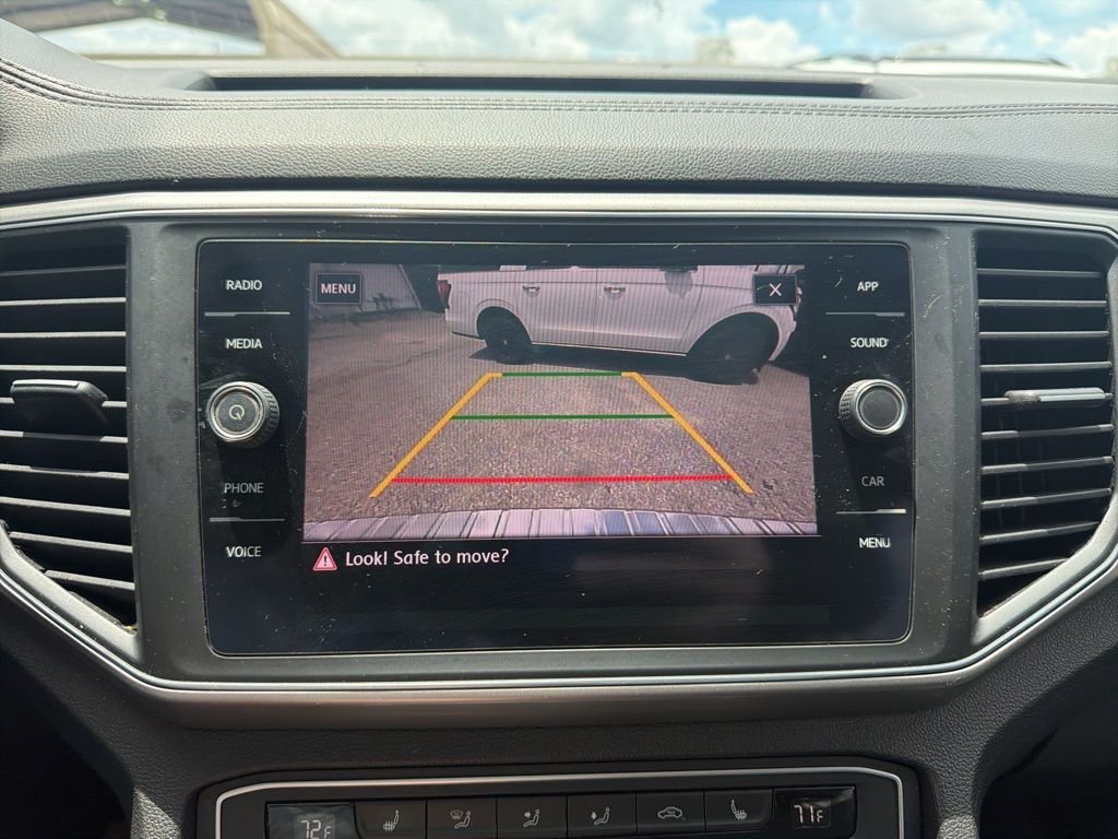 Used 2019 White Volkswagen 2.0T SE w/Technology image 16