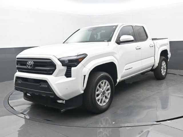 Used 2024 Ice Cap Toyota SR5 image 8