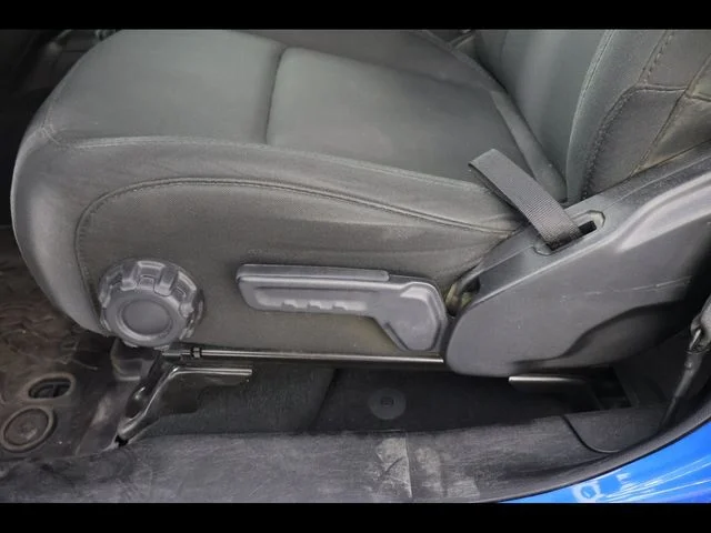 Used 2023 Blue Jeep High Tide image 13