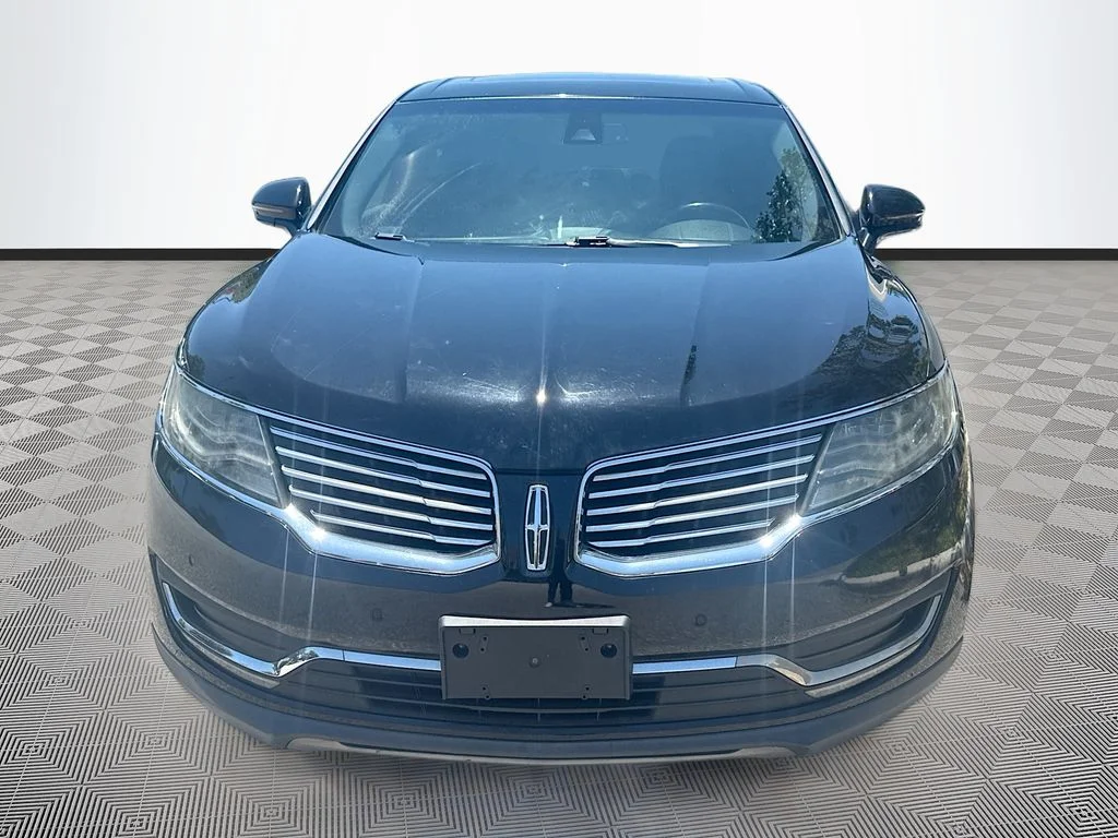 Used 2018 Black Lincoln Reserve image 2