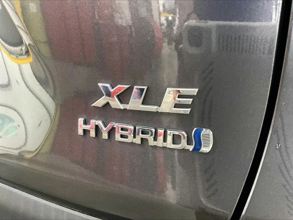 Used 2022 Gray Toyota XLE image 12
