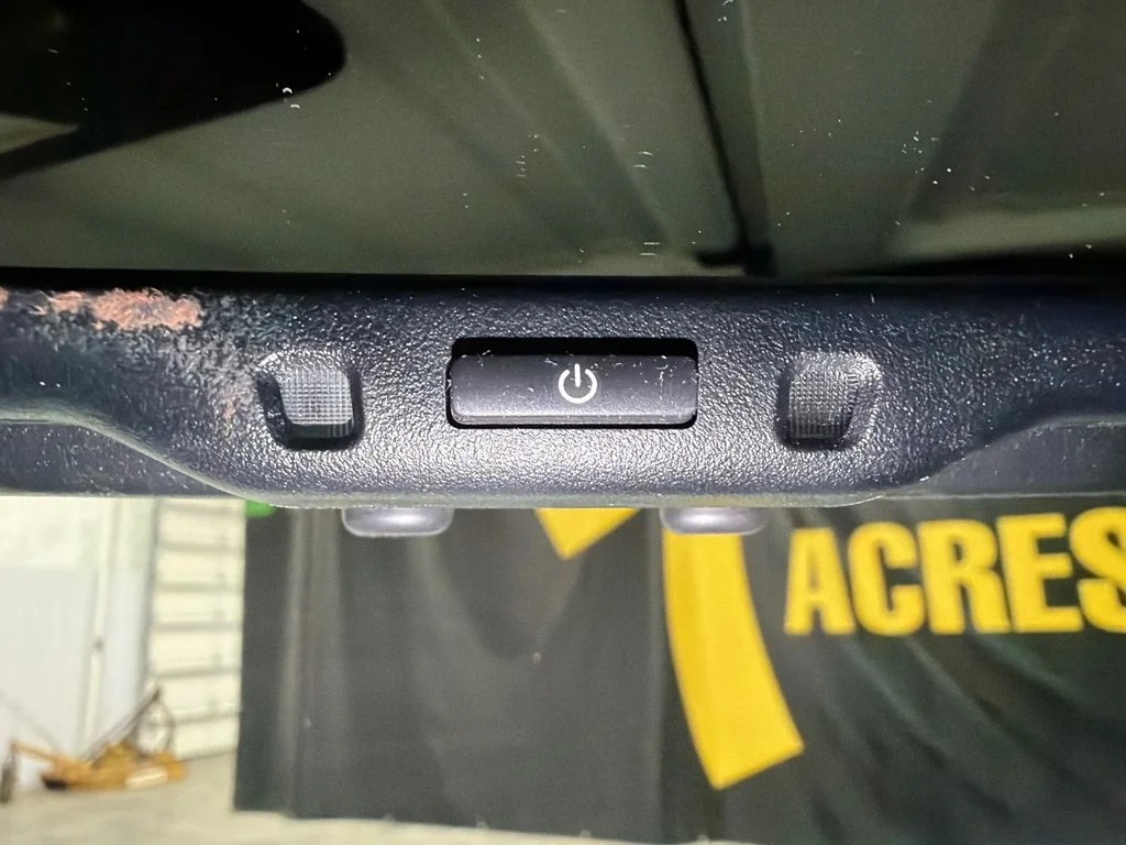 Used 2018 Bright White Clearcoat Jeep Freedom Edition image 33
