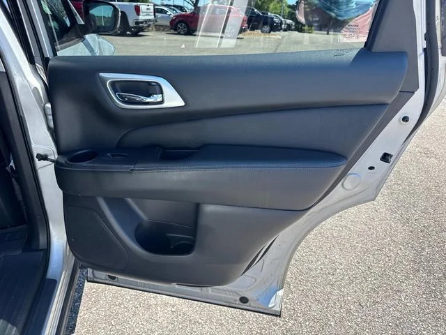Used 2020 Silver Nissan Platinum image 24
