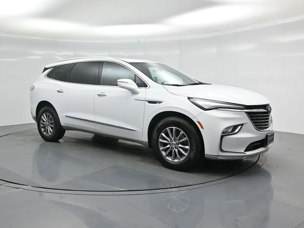 Used 2024 White Buick Premium Group image 28