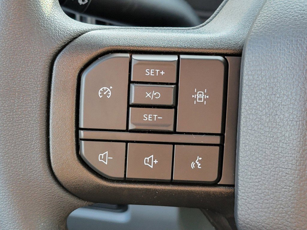 New 2023 Oxford White Ford XLT image 14