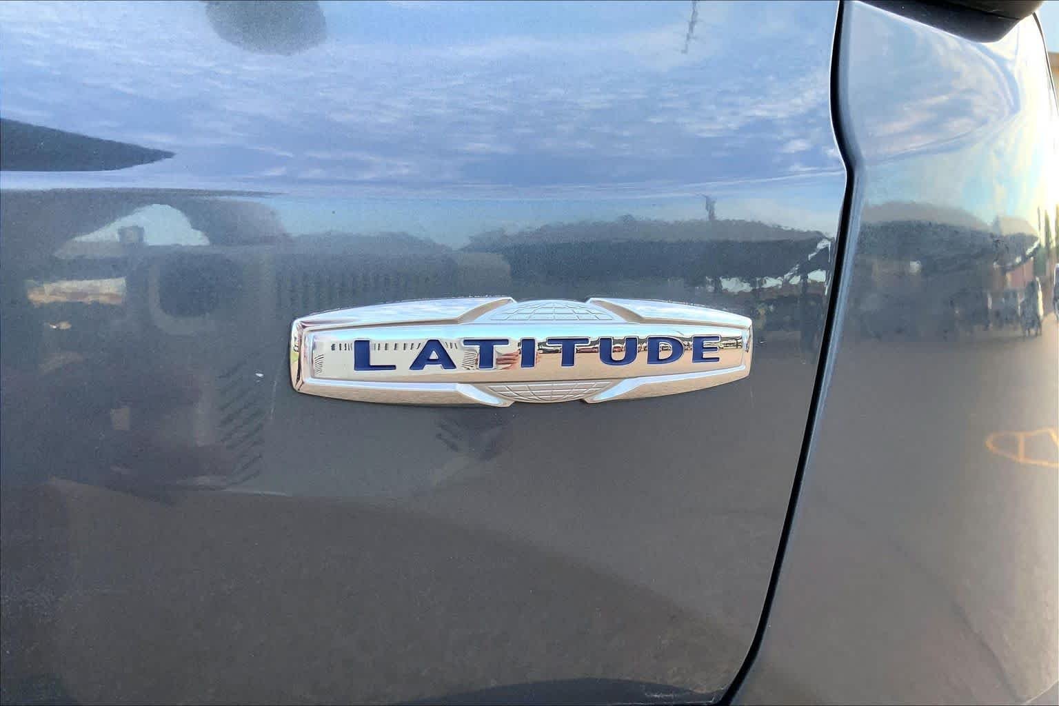 Used 2021 Graphite Gray Jeep Latitude image 31