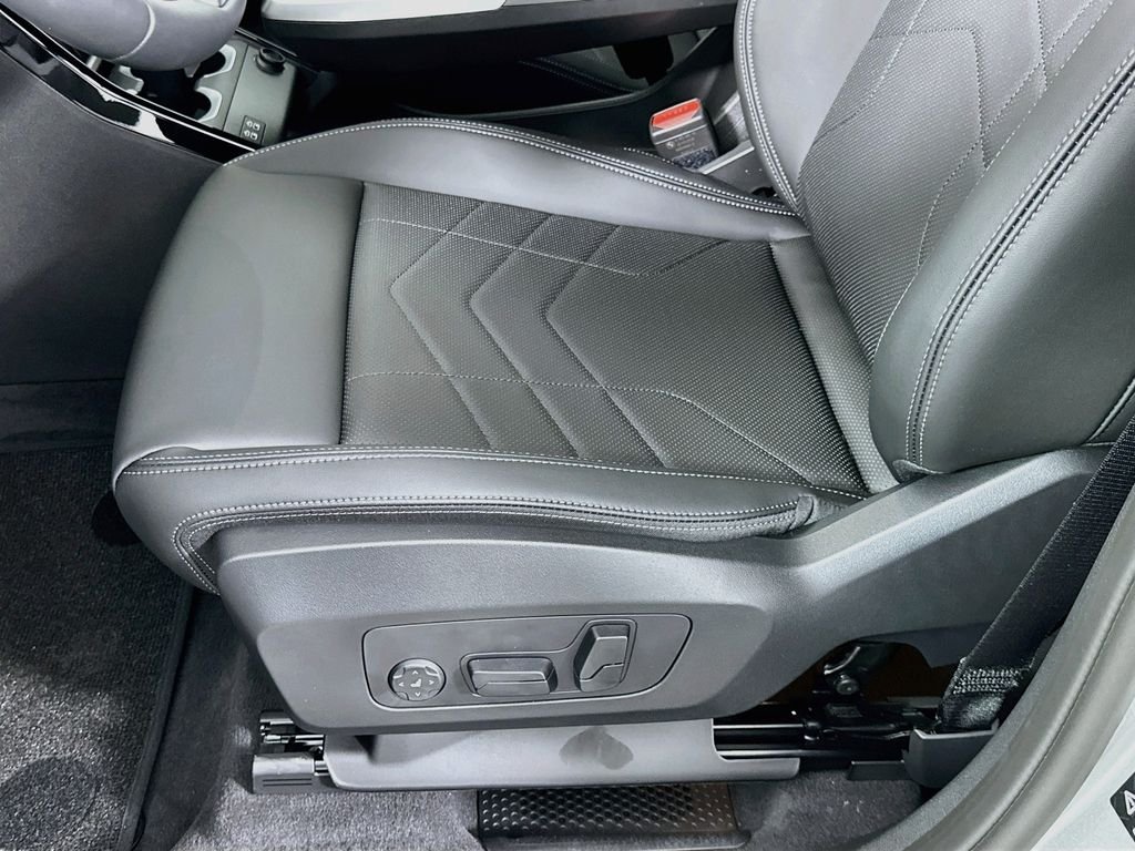 New 2027 Space Silver Metallic BMW xDrive28i image 21
