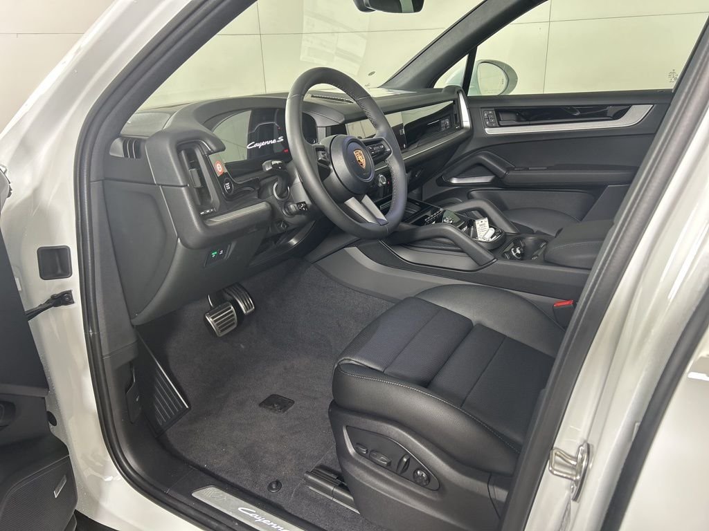 2026 Porsche Cayenne S - Photo 9