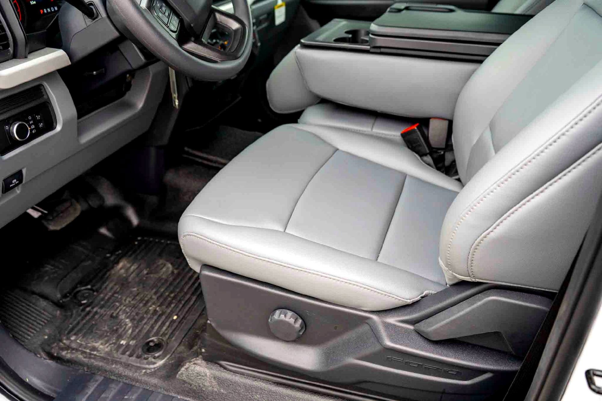 New 2026 Oxford White Ford XL image 11