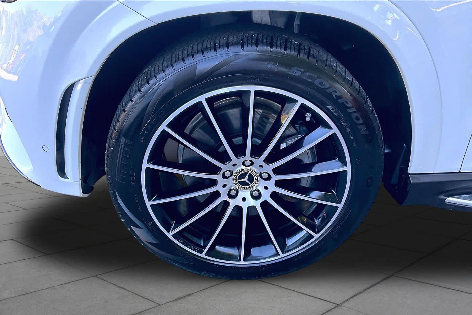 Used 2023 Polar White Mercedes-Benz GLE 450 image 11