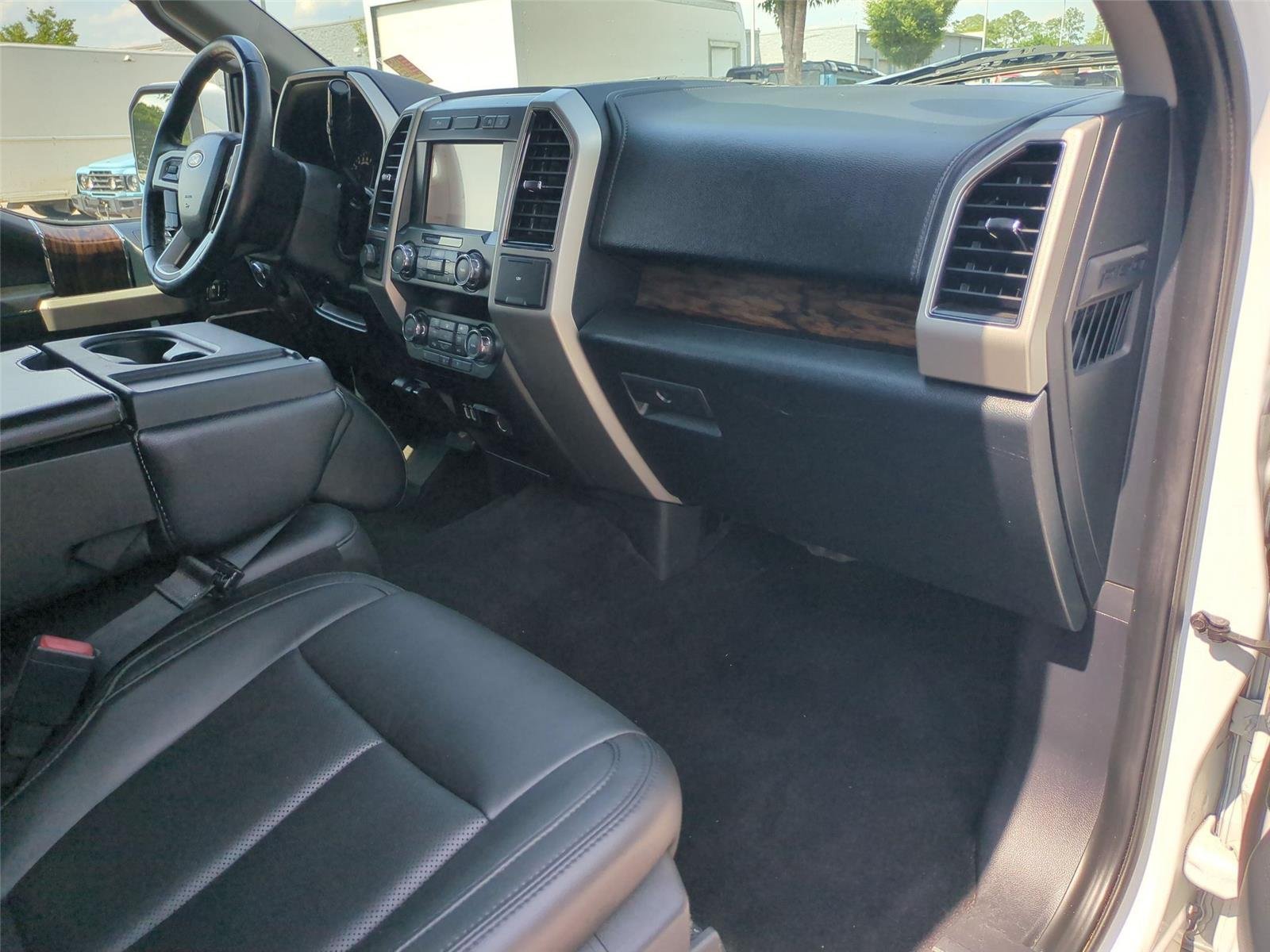 Used 2020 Oxford White Ford LARIAT image 39