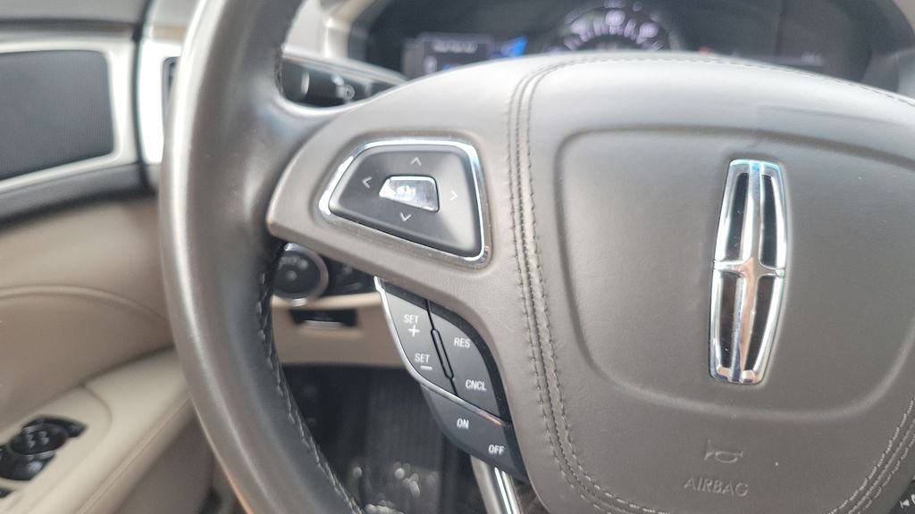 Used 2017 Gray Lincoln Reserve image 20