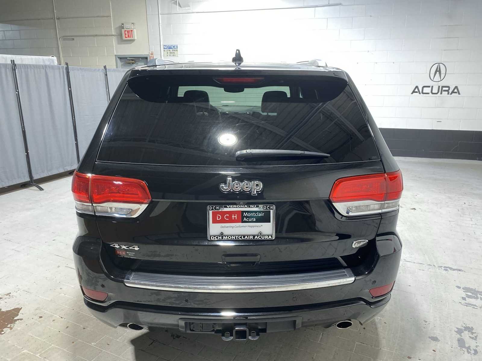 Used 2019 Diamond Black Crystal Pearlcoat Jeep Overland image 5
