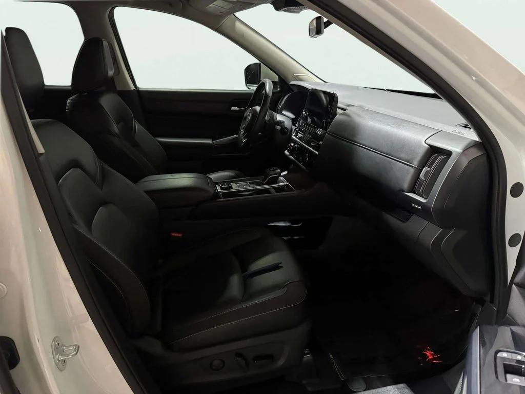 Used 2024 White Nissan SL image 27