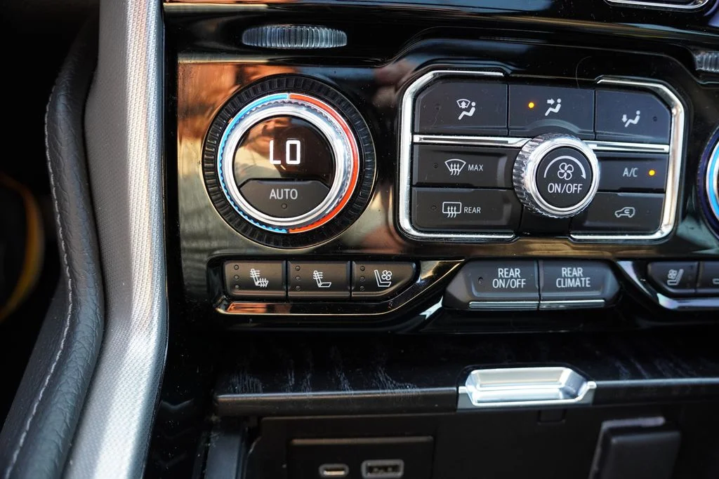 Used 2022  GMC Denali image 8