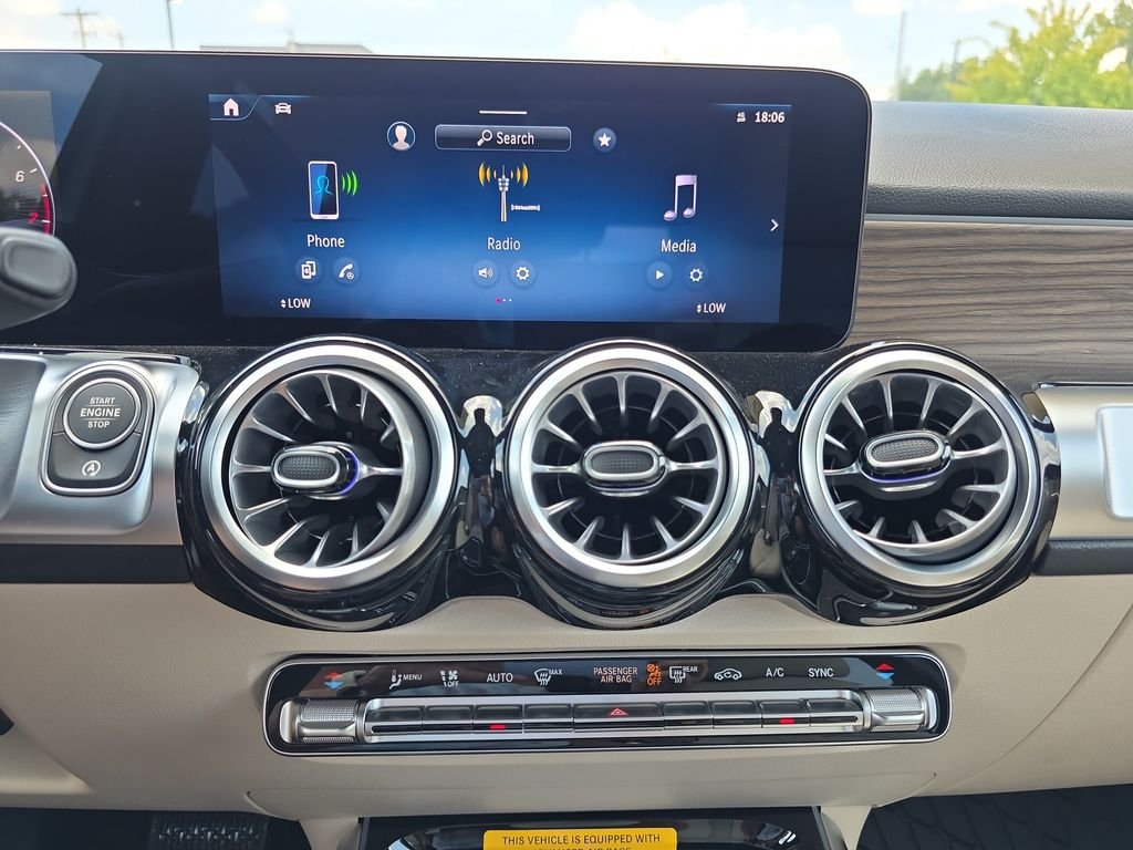 New 2026 White Mercedes-Benz GLB 250 image 23
