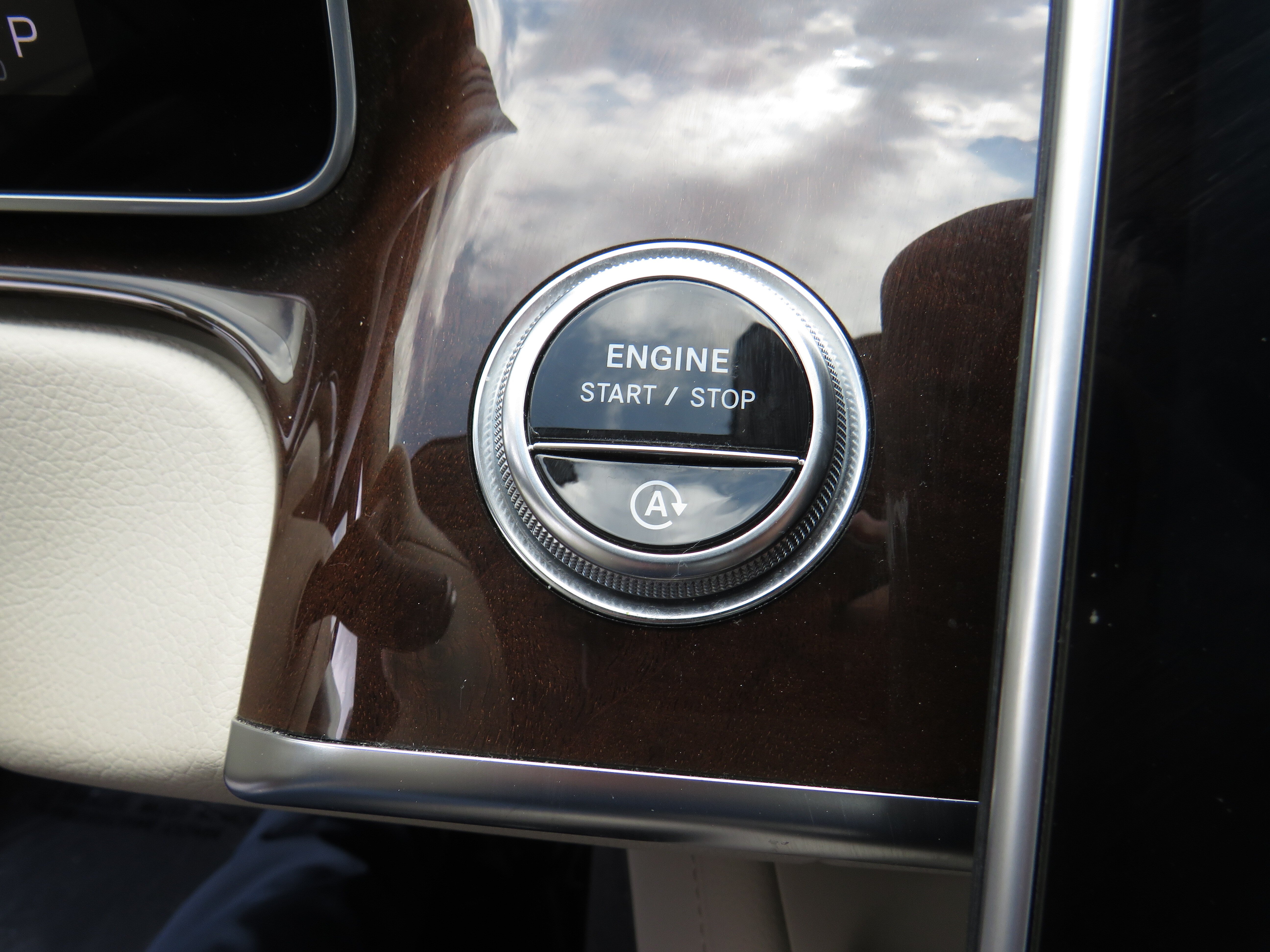 Certified Used 2023 MANUFAKTUR Diamond White Metallic Mercedes-Benz S 500 4MATIC® image 14