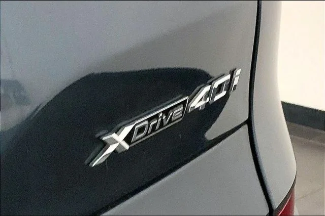 Used 2022 Arctic Grey Metallic BMW xDrive40i image 8