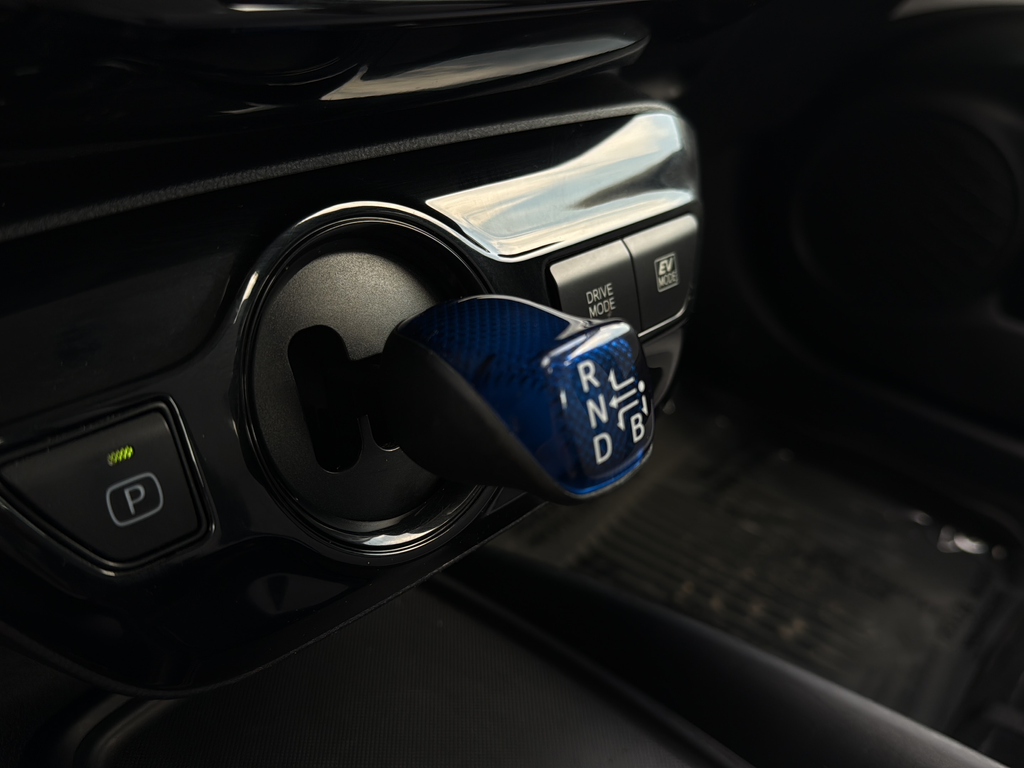 Used 2022 Pearl Toyota LE image 18