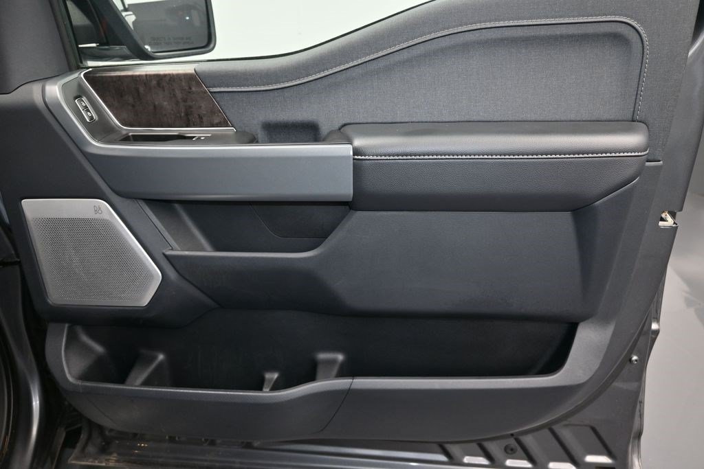 Used 2023 Gray Metallic Ford LARIAT image 10