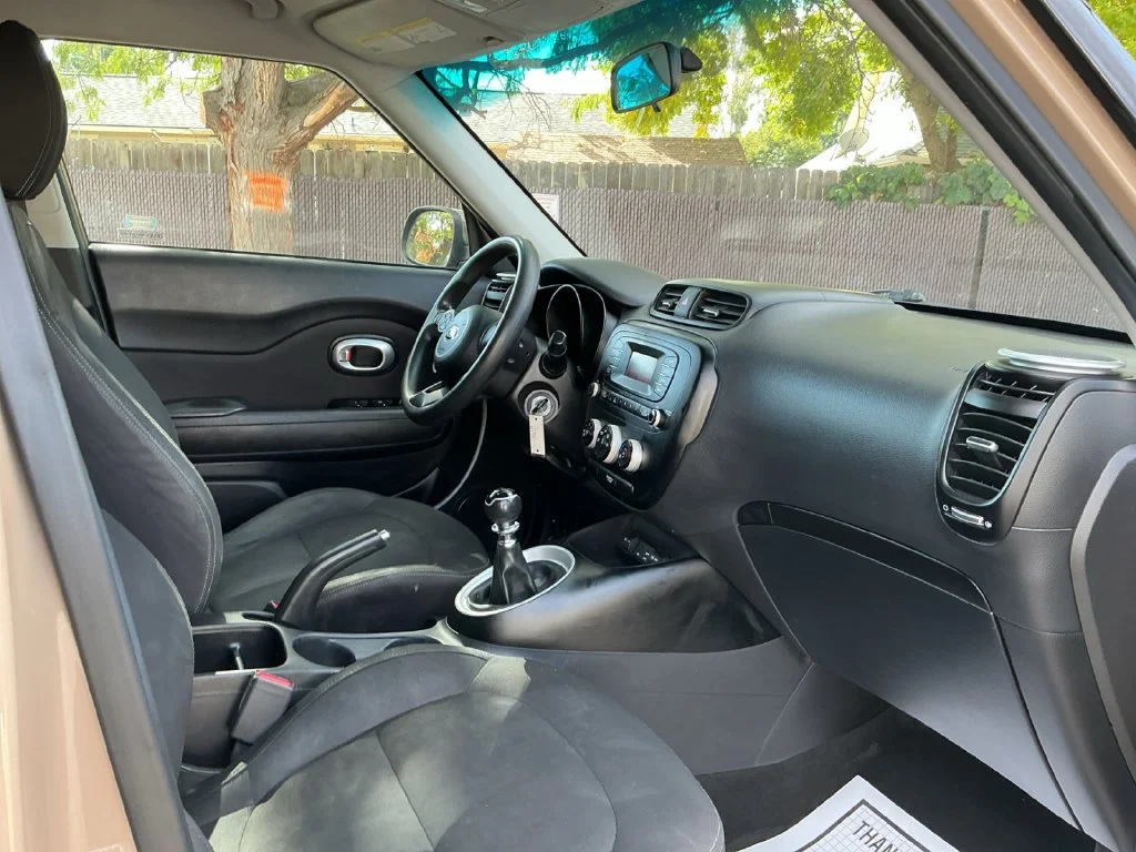 Used 2015 Brown Kia Base image 30