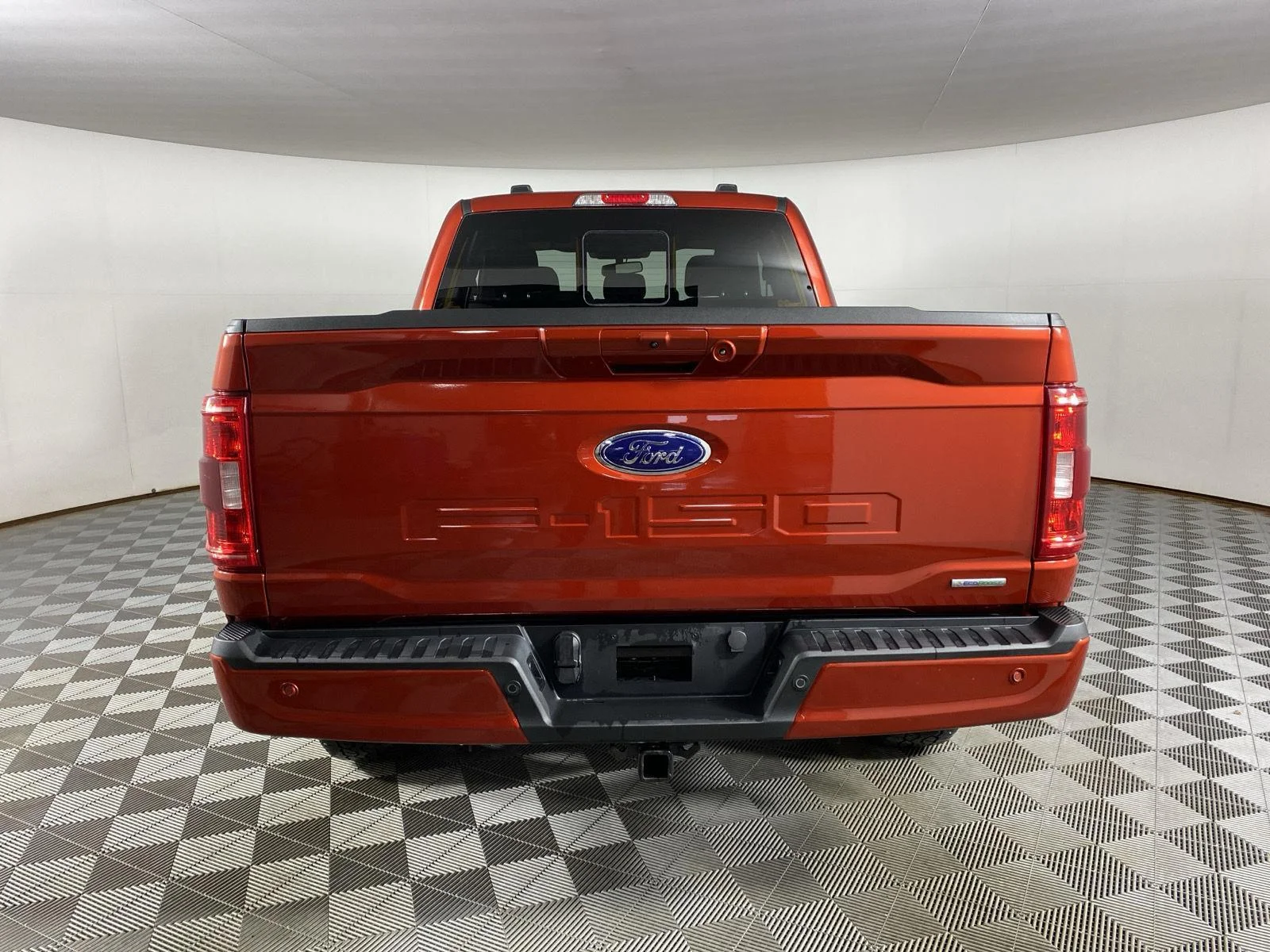 Used 2023 Hot Pepper Red Tinted Clearcoat Ford XLT image 13