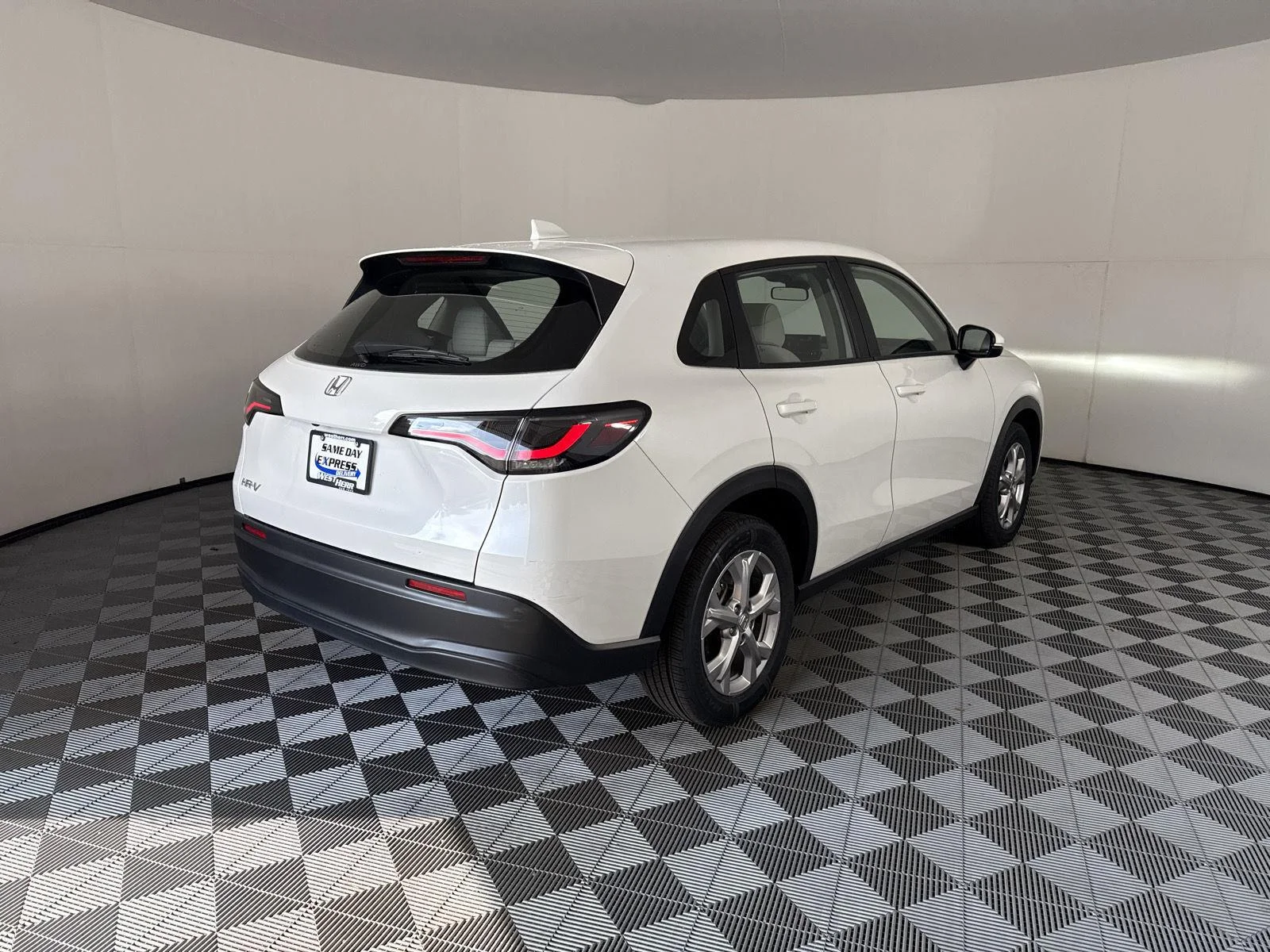 Used 2025 Platinum White Pearl Honda LX image 8