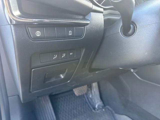 Used 2020 White Mazda Preferred image 12