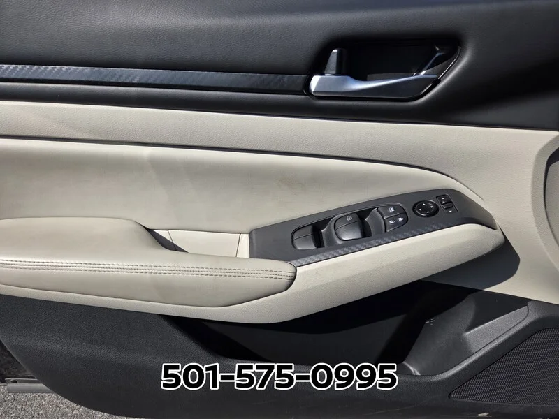 Used 2025 Super Black NISSAN SV FWD image 32