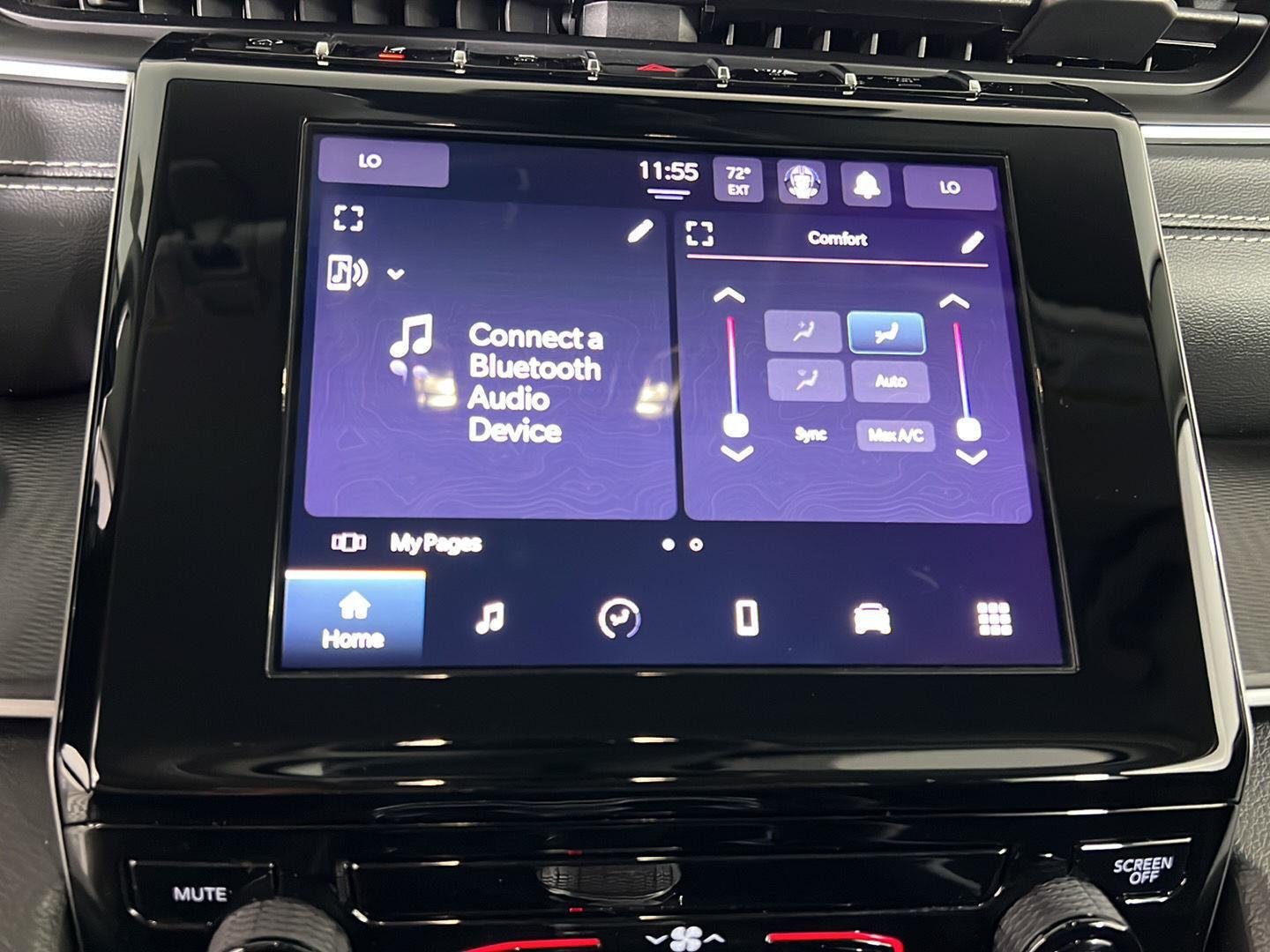 Used 2023 Diamond Black Crystal Pearlcoat Jeep Laredo image 6