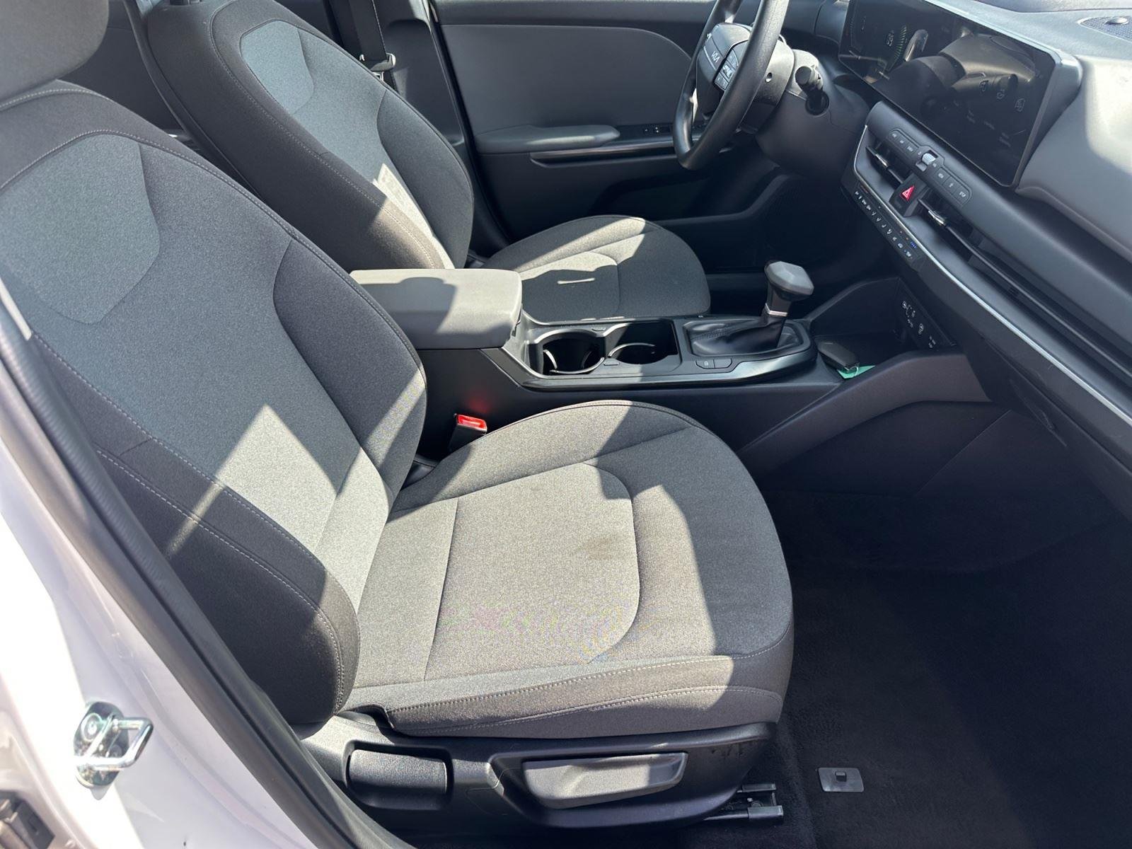 Used 2025 Snow White Pearl Kia LXS image 16