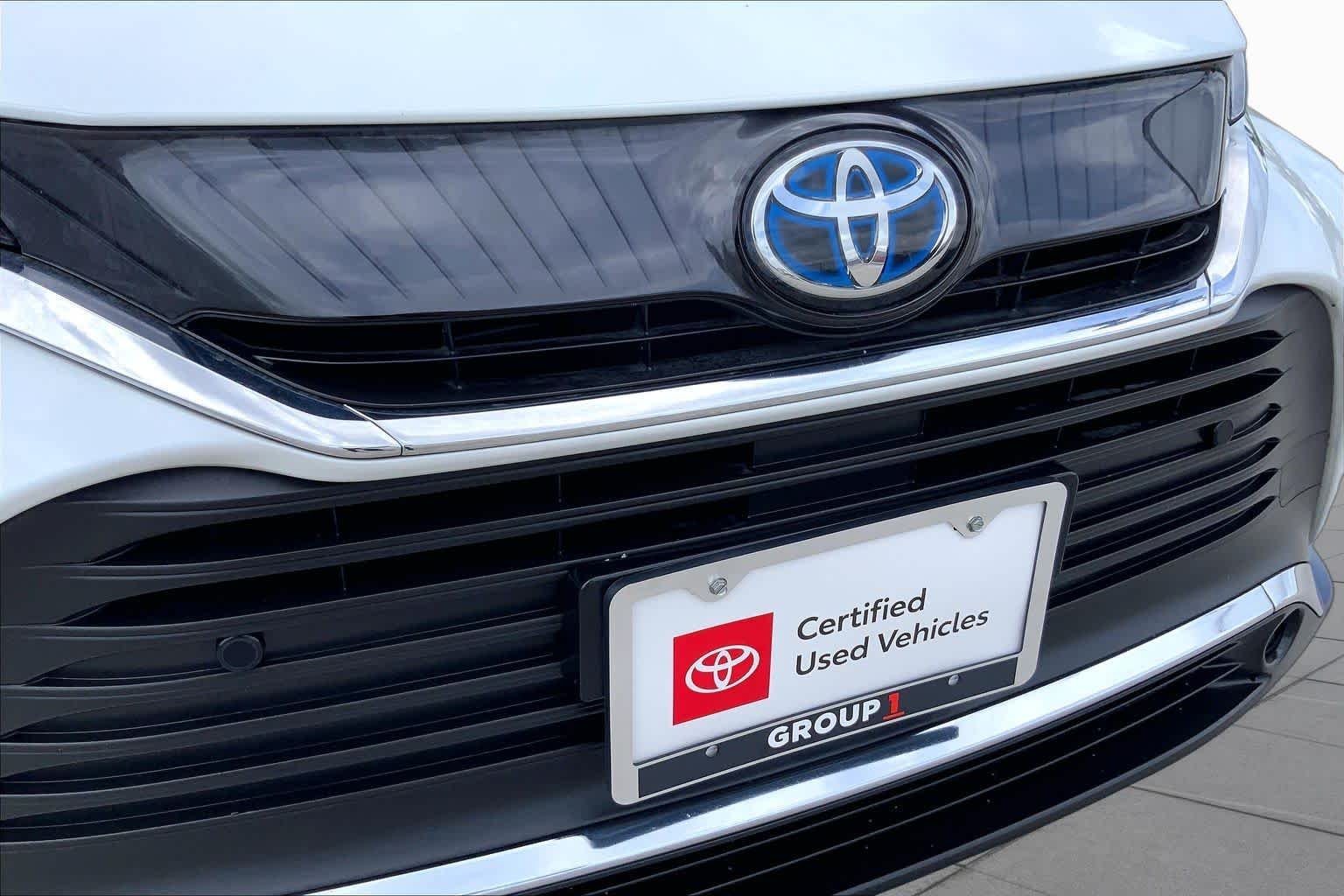 Used 2024 Wind Chill Pearl Toyota XLE image 29