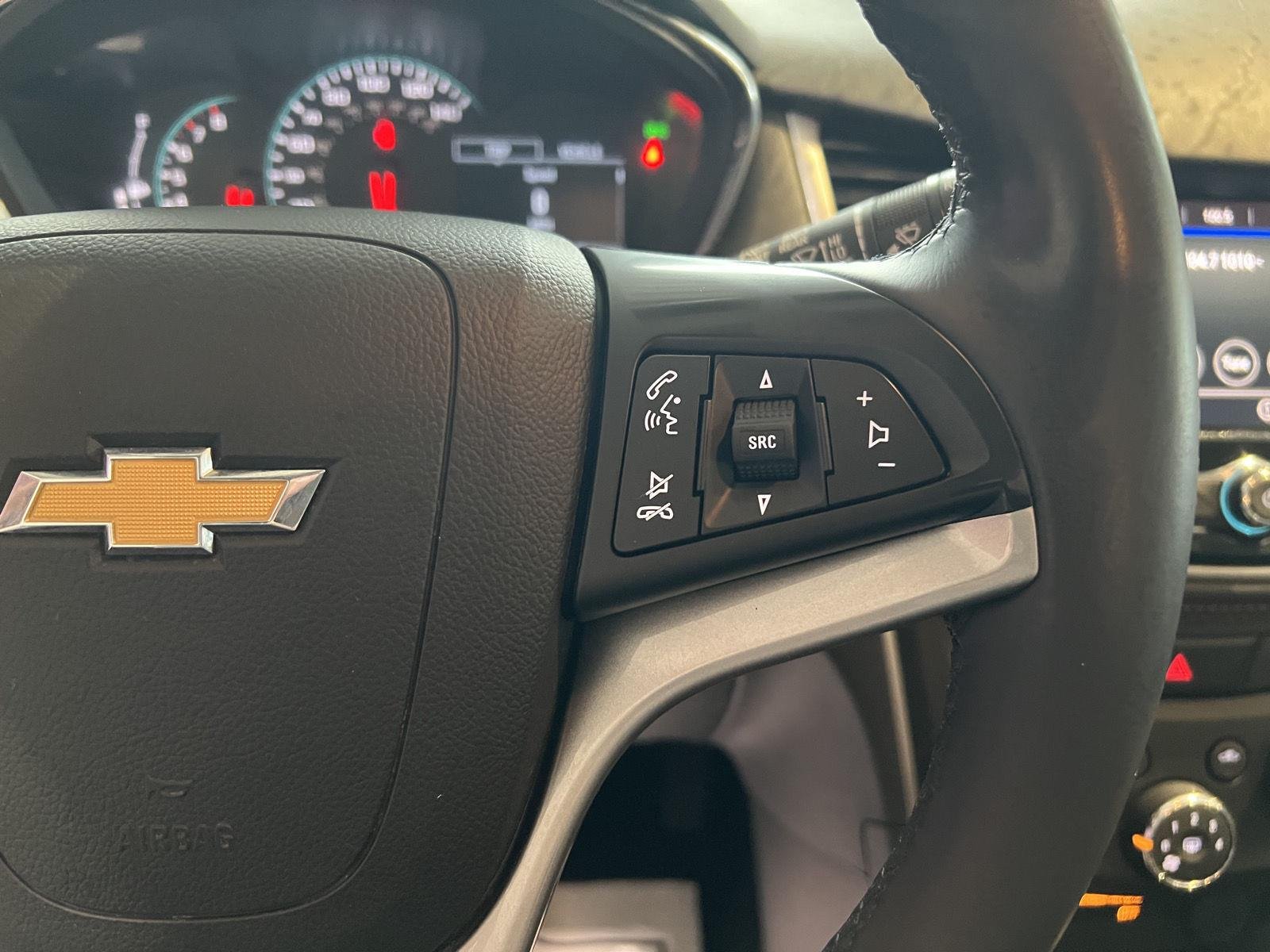 Used 2022 SUMMIT WHITE Chevrolet LT image 18