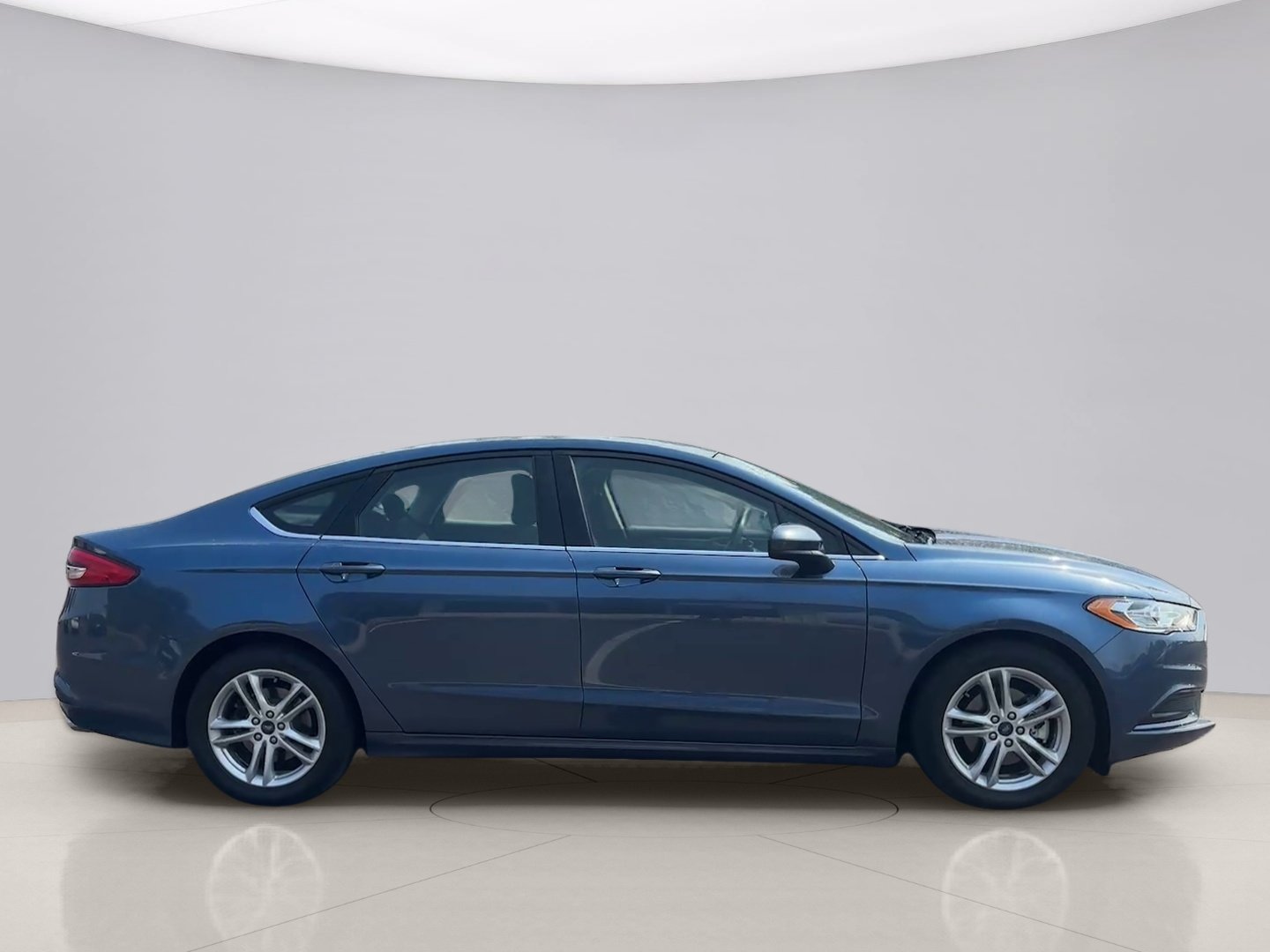 Used 2018 Blue Ford SE image 6