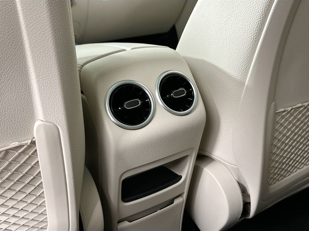 New 2026 Polar White Mercedes-Benz GLB 250 image 24