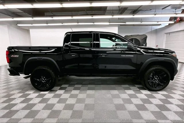 Used 2024 Black Chevrolet Z71 image 14