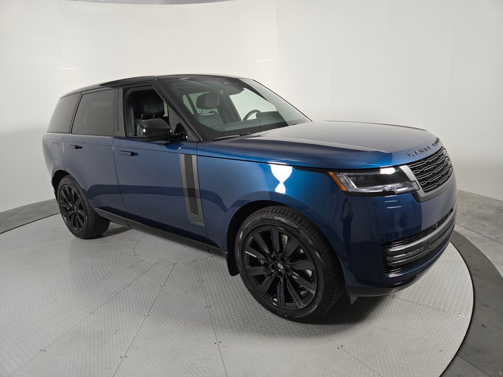 New 2027 Petrolix Blue Land Rover Autobiography image 3