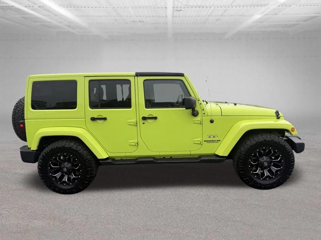 Used 2017 Green Jeep Unlimited Sahara image 3