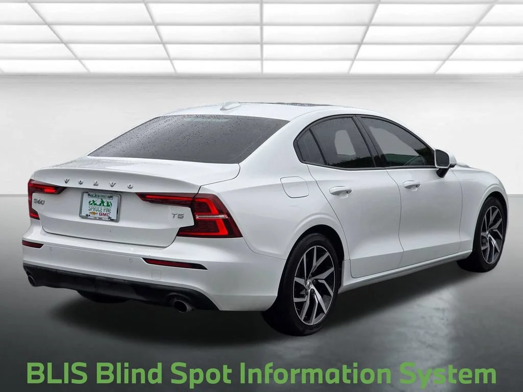 Used 2020 White Volvo T5 Momentum image 18