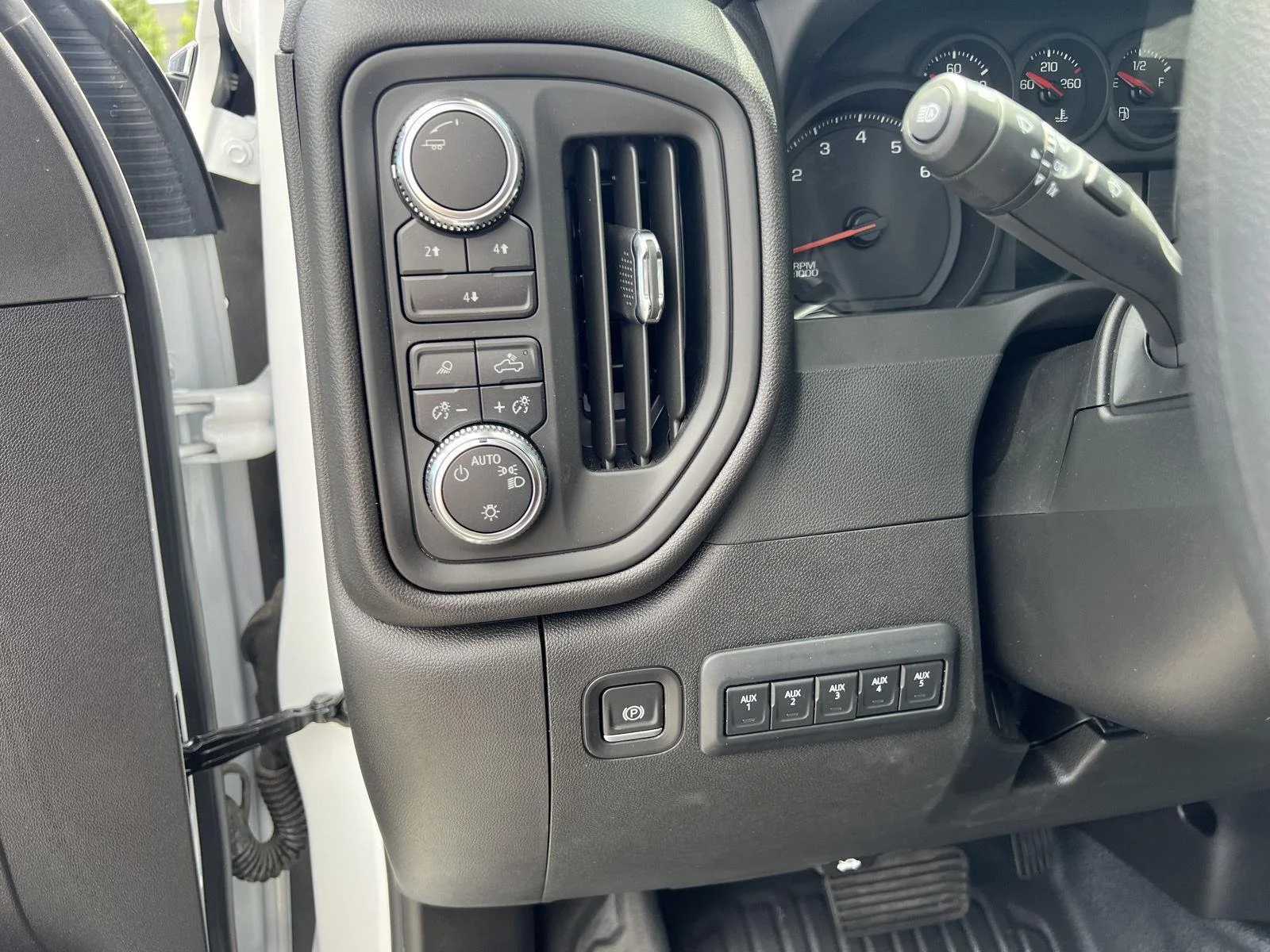 2025 GMC Sierra 3500HD Pro - Photo 19