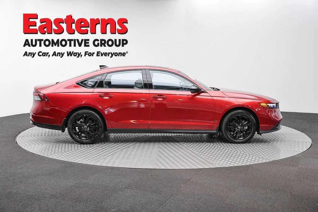 Used 2025 Red Honda SE image 4