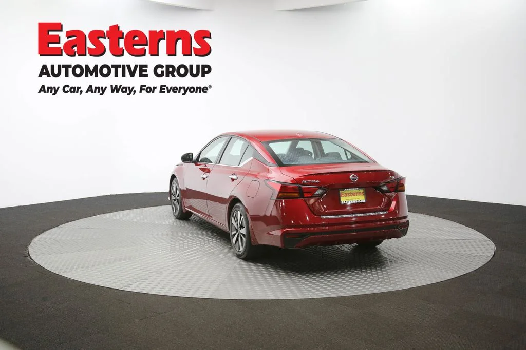 Used 2022 Red Nissan 2.5 SV image 62
